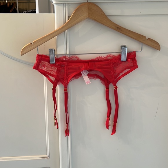 Victoria's Secret Red Lace Garter Belt Lingerie - Picture 11 of 16